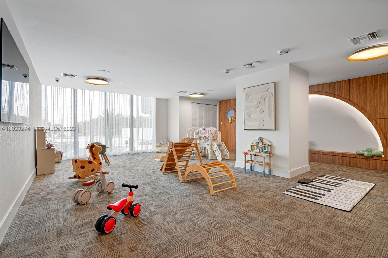 16395 Biscayne Blvd # 1310, North Miami Beach FL 33160 — 45
