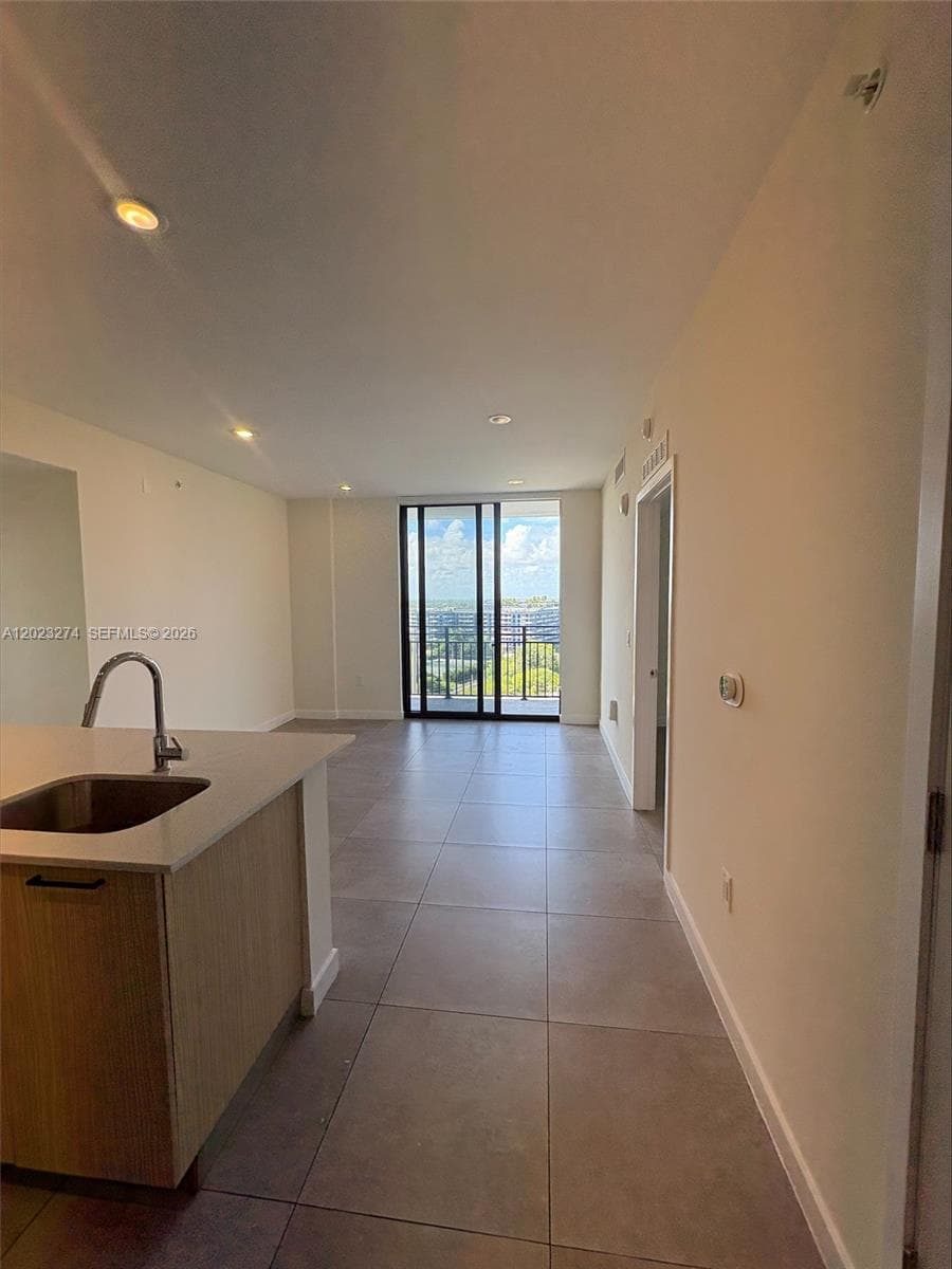 16395 Biscayne Blvd # 1310, North Miami Beach FL 33160 — 18