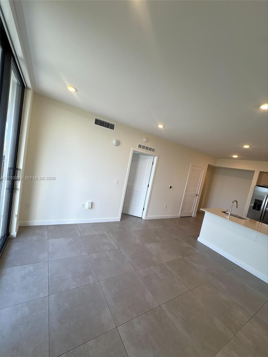 16395 Biscayne Blvd # 1310, North Miami Beach FL 33160 — 15