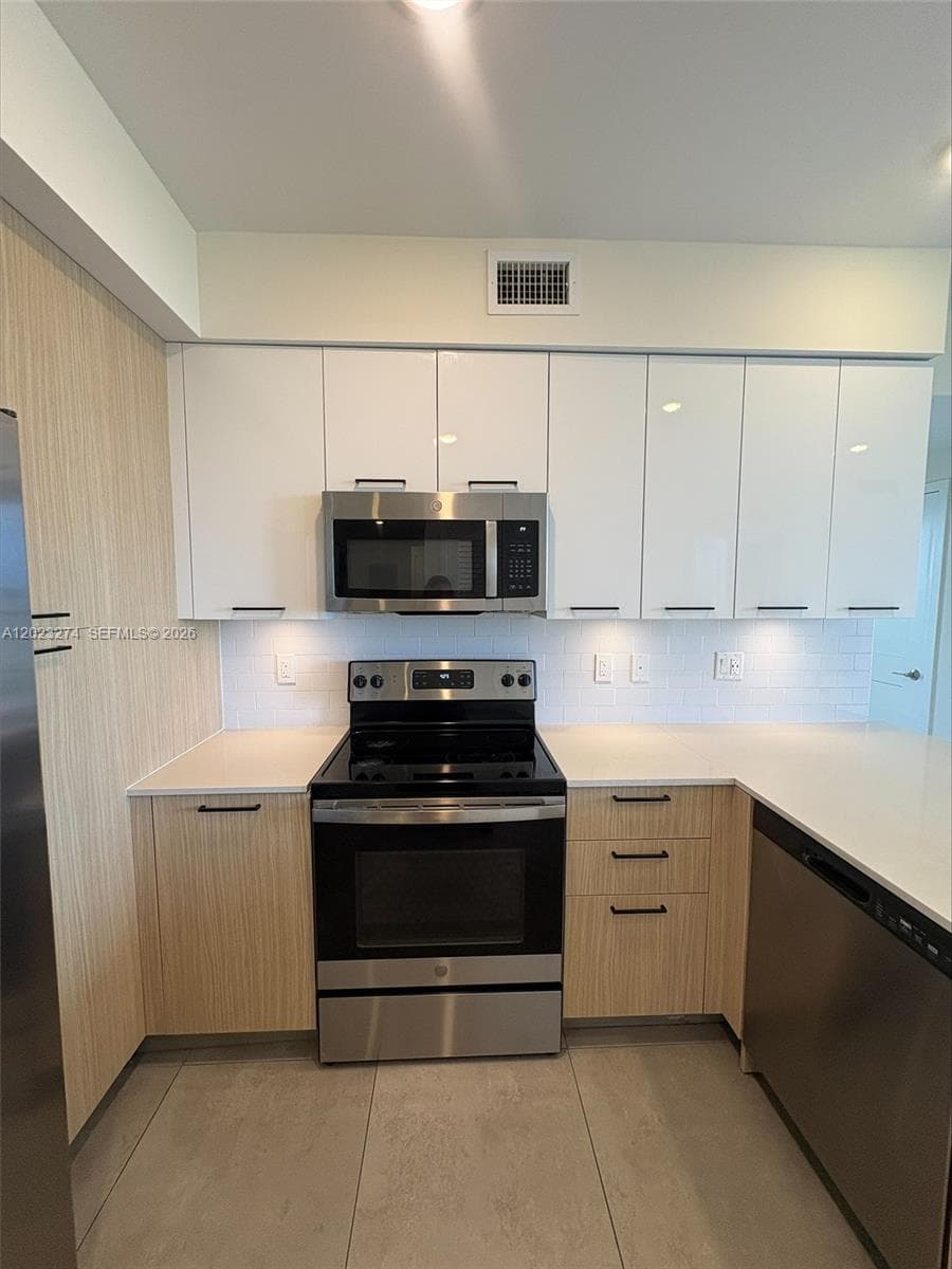 16395 Biscayne Blvd # 1310, North Miami Beach FL 33160 — 19