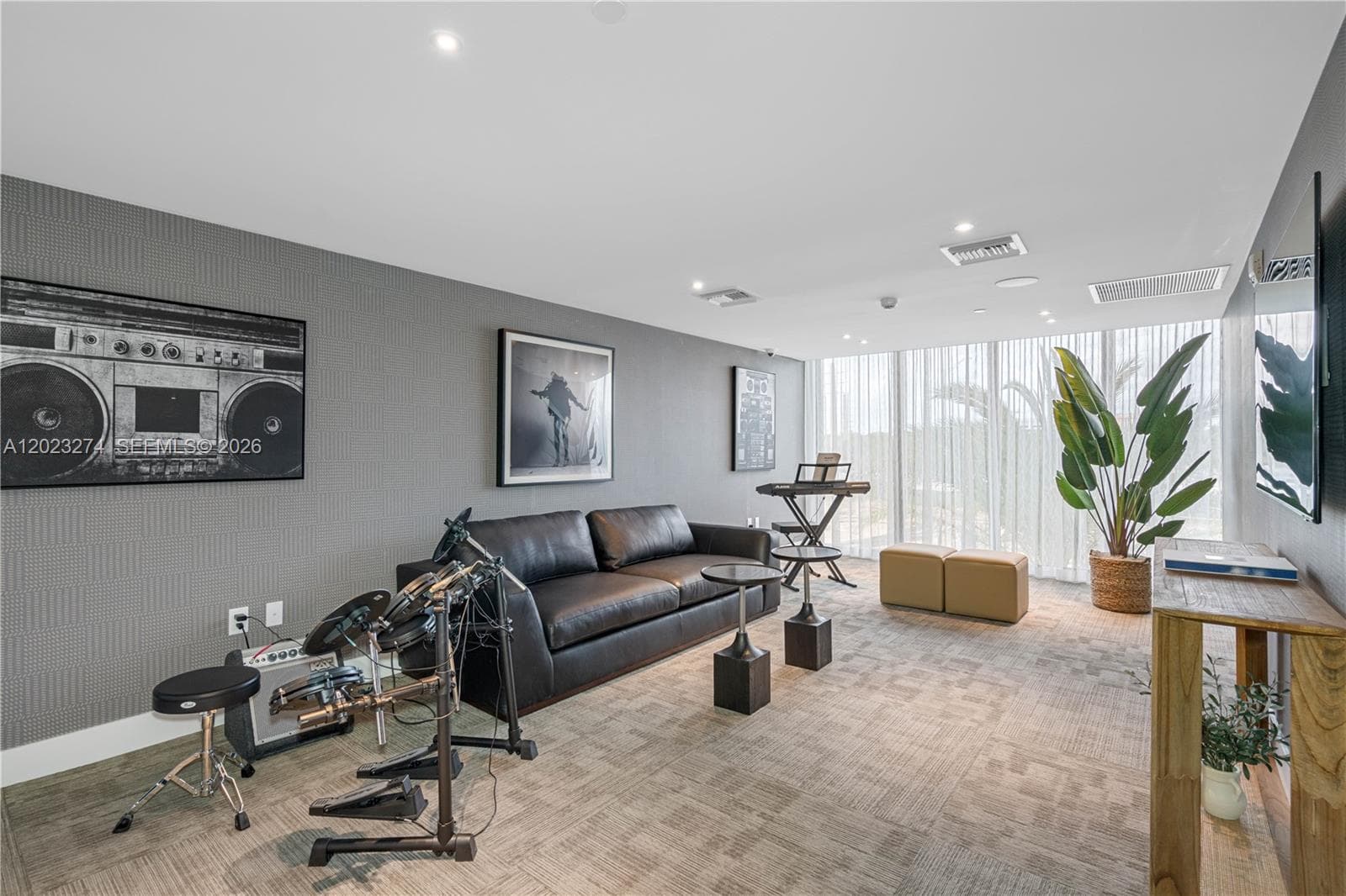 16395 Biscayne Blvd # 1310, North Miami Beach FL 33160 — 44