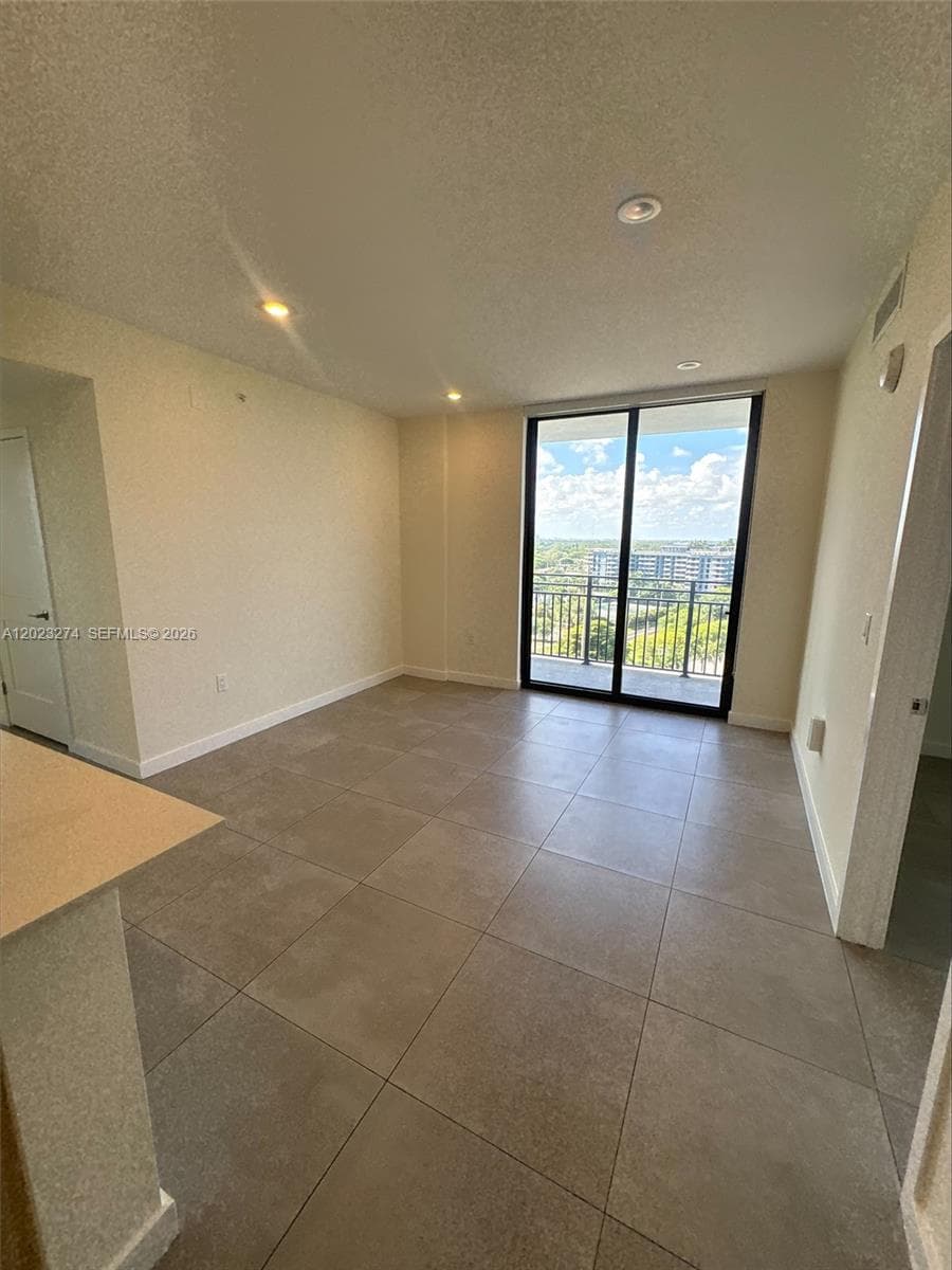 16395 Biscayne Blvd # 1310, North Miami Beach FL 33160 — 4