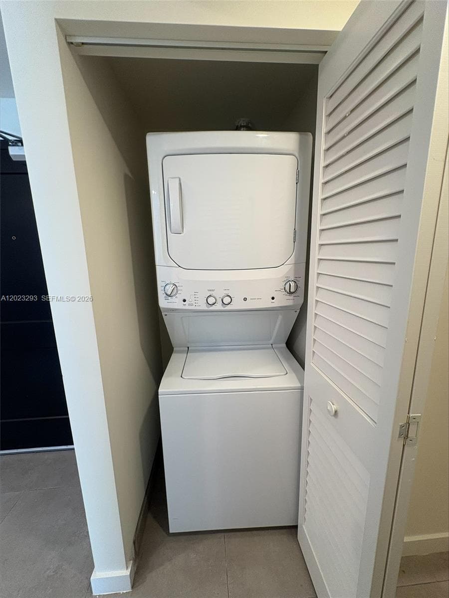 16395 Biscayne Blvd # 1311, North Miami Beach FL 33160 — 13