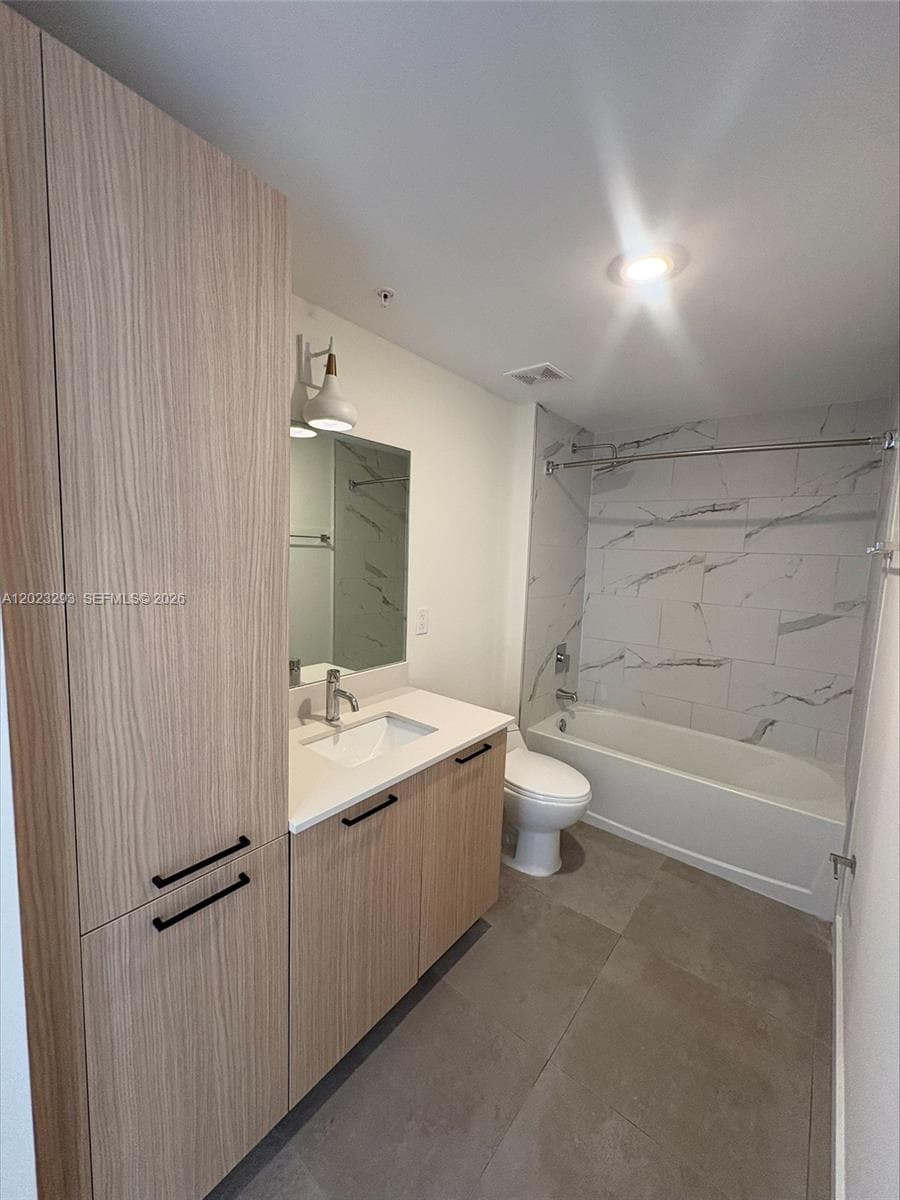 16395 Biscayne Blvd # 1311, North Miami Beach FL 33160 — 17