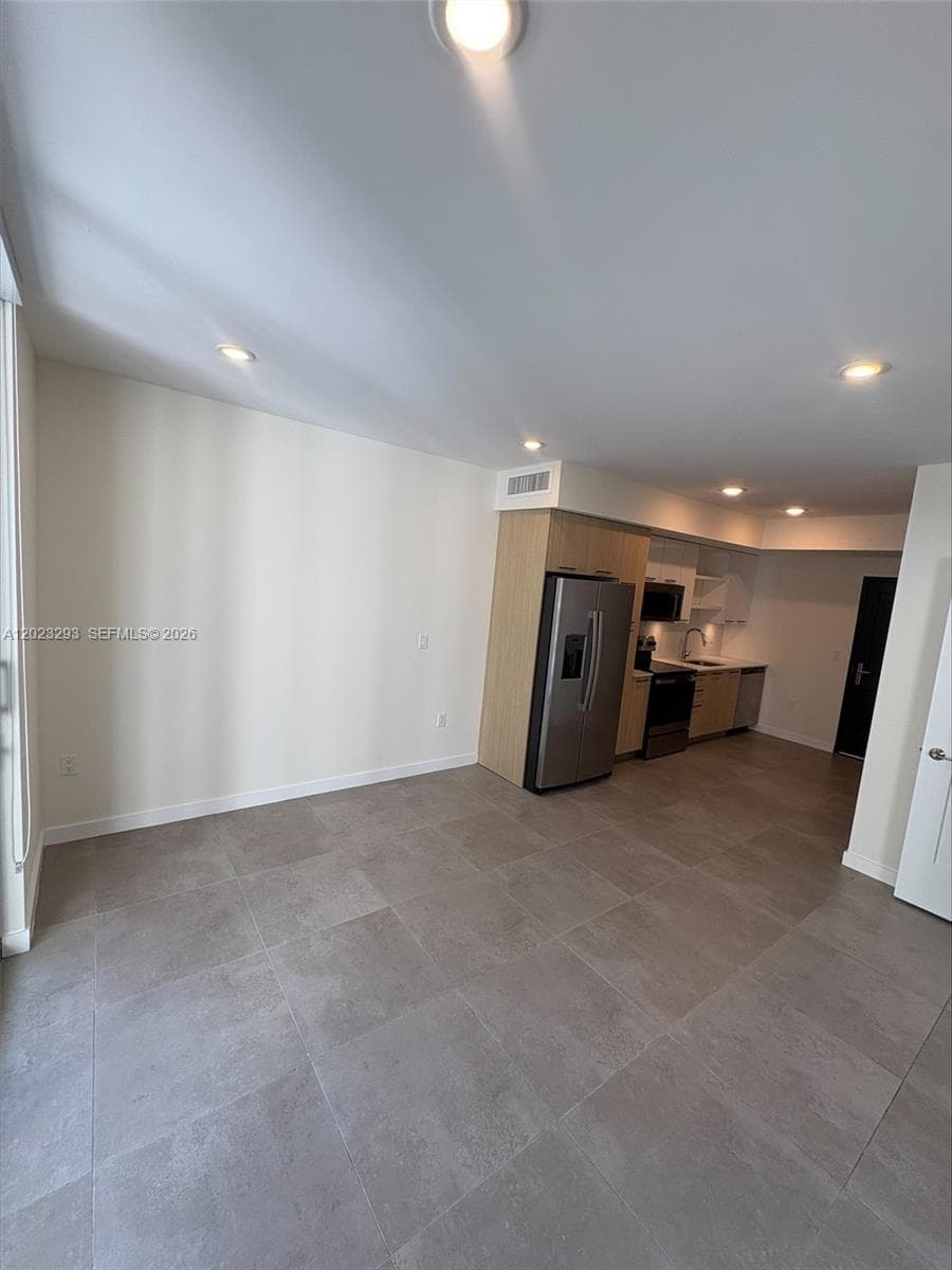 16395 Biscayne Blvd # 1311, North Miami Beach FL 33160 — 7