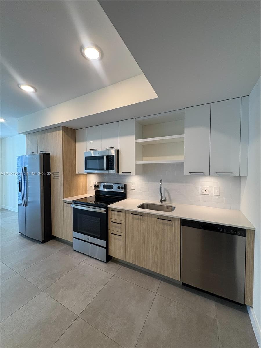 16395 Biscayne Blvd # 1311, North Miami Beach FL 33160 — 9