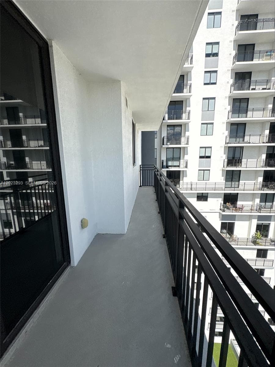 16395 Biscayne Blvd # 1311, North Miami Beach FL 33160 — 24