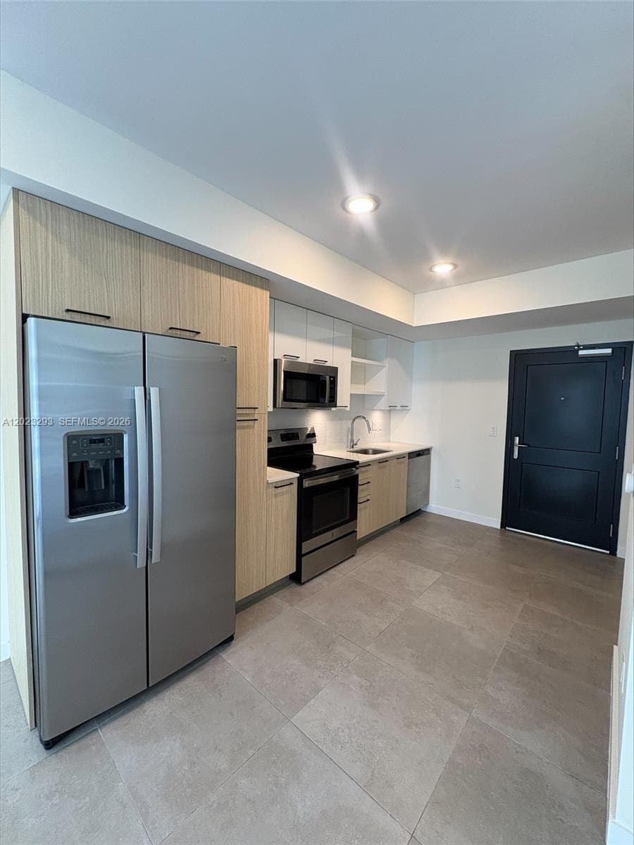 16395 Biscayne Blvd # 1311, North Miami Beach FL 33160 — 10