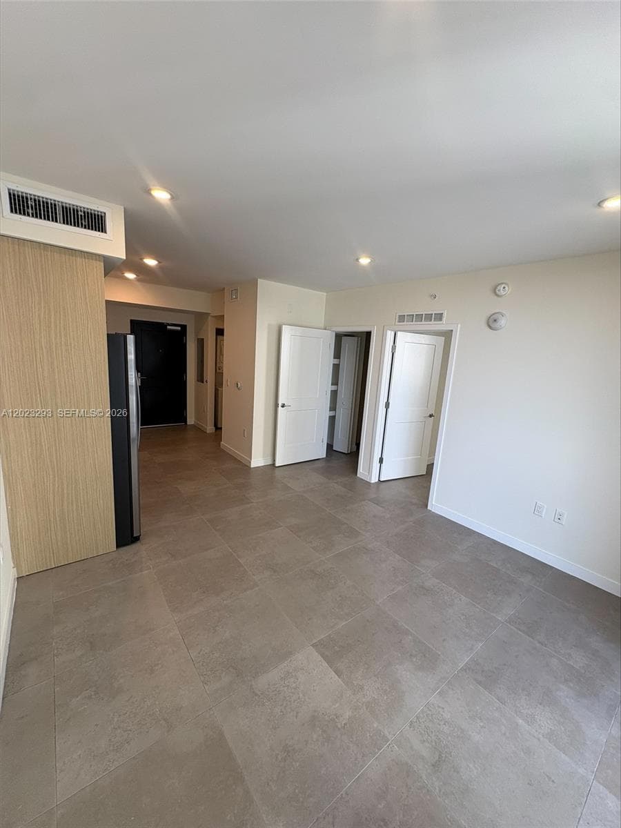 16395 Biscayne Blvd # 1311, North Miami Beach FL 33160 — 14