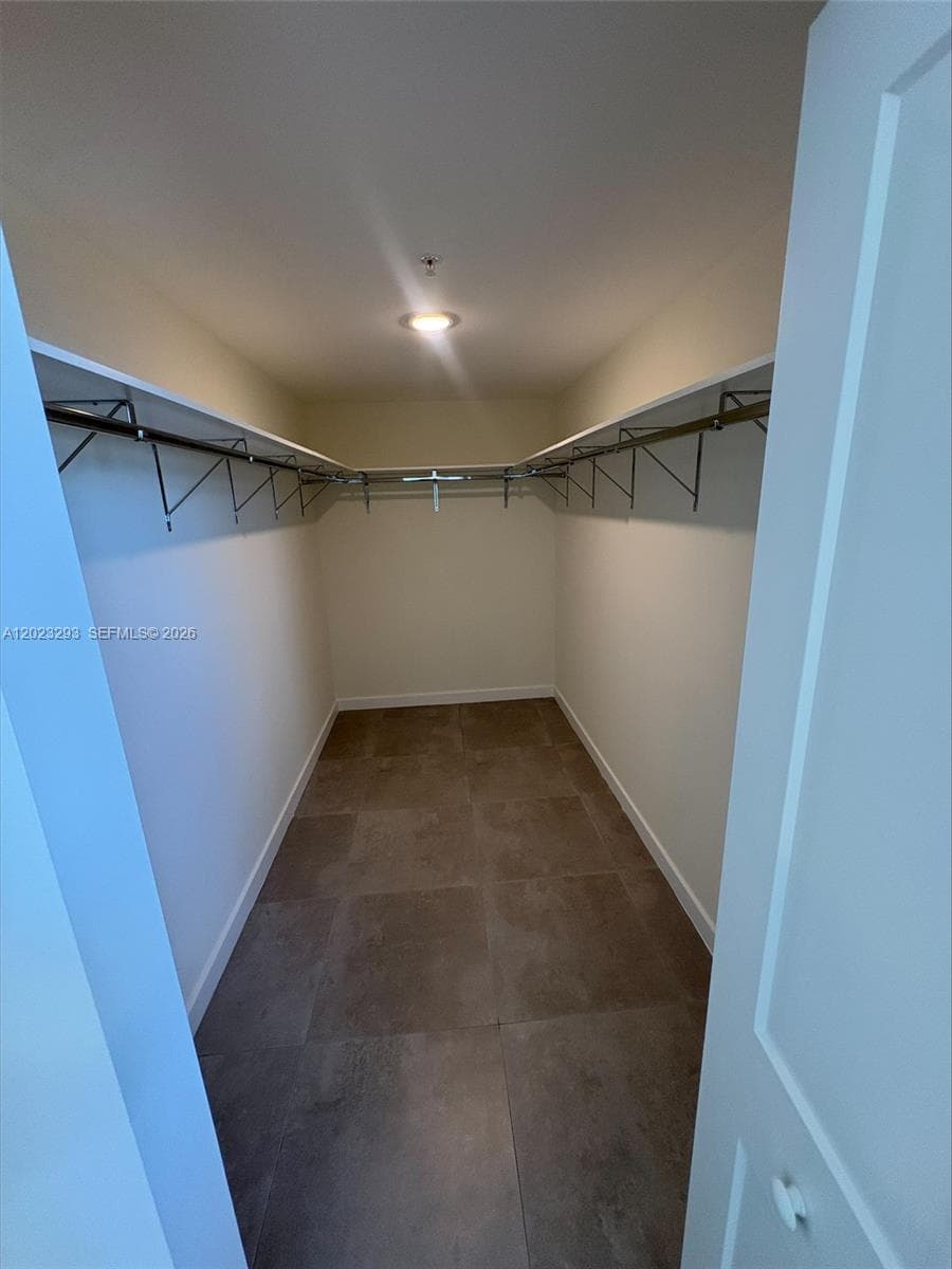 16395 Biscayne Blvd # 1311, North Miami Beach FL 33160 — 19