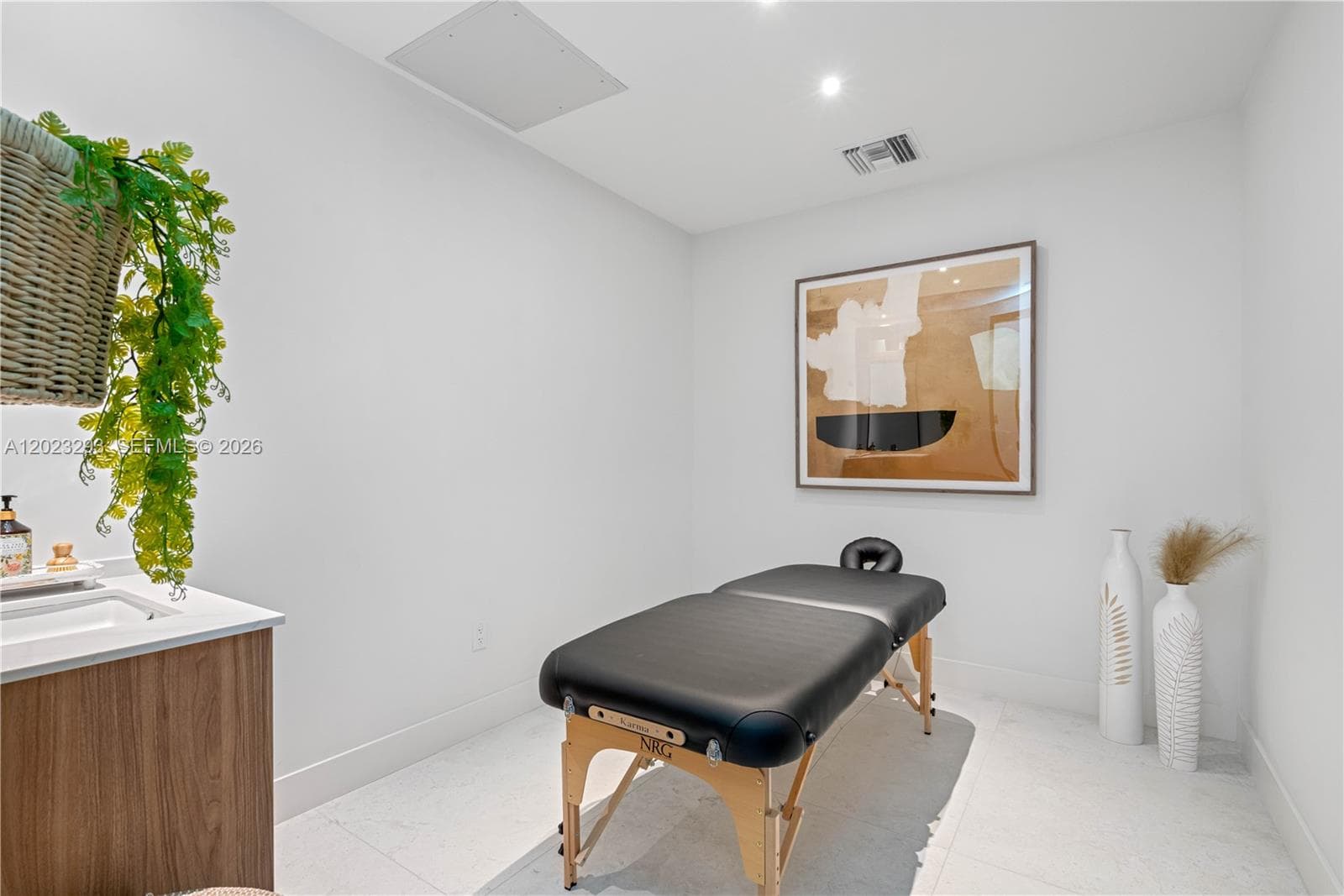 16395 Biscayne Blvd # 1311, North Miami Beach FL 33160 — 35