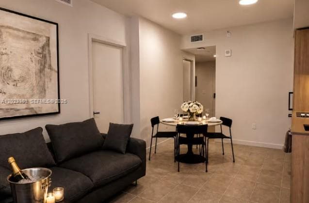 121 NE 5th St # 3203, Miami FL 33132 — 23