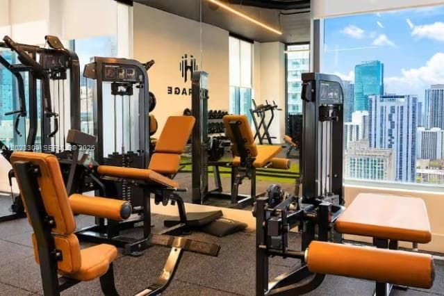 121 NE 5th St # 3203, Miami FL 33132 — 17