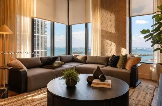 121 NE 5th St # 3203, Miami FL 33132 — 21