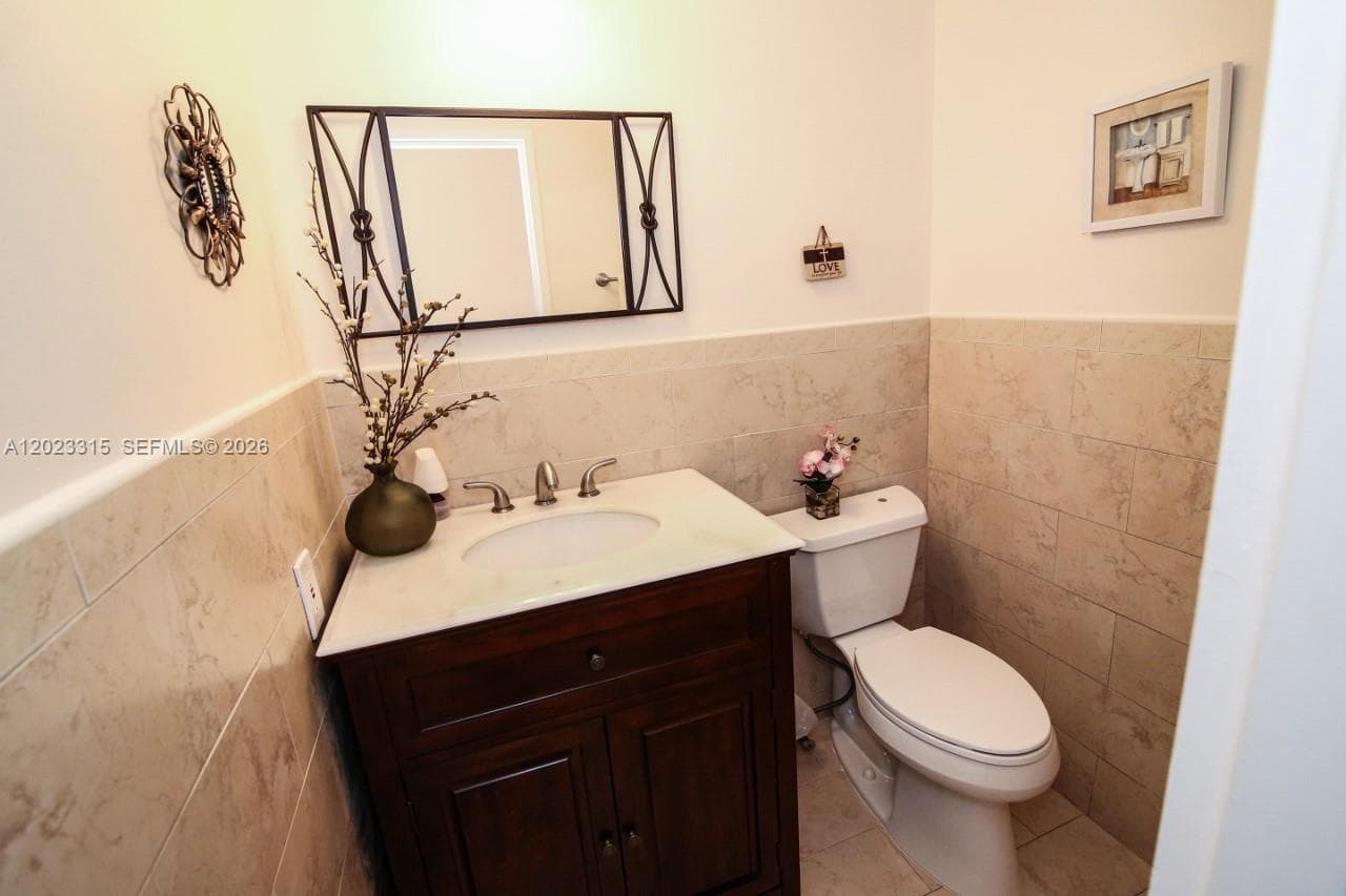 5151 Collins Ave # 827, Miami Beach FL 33140 — 13