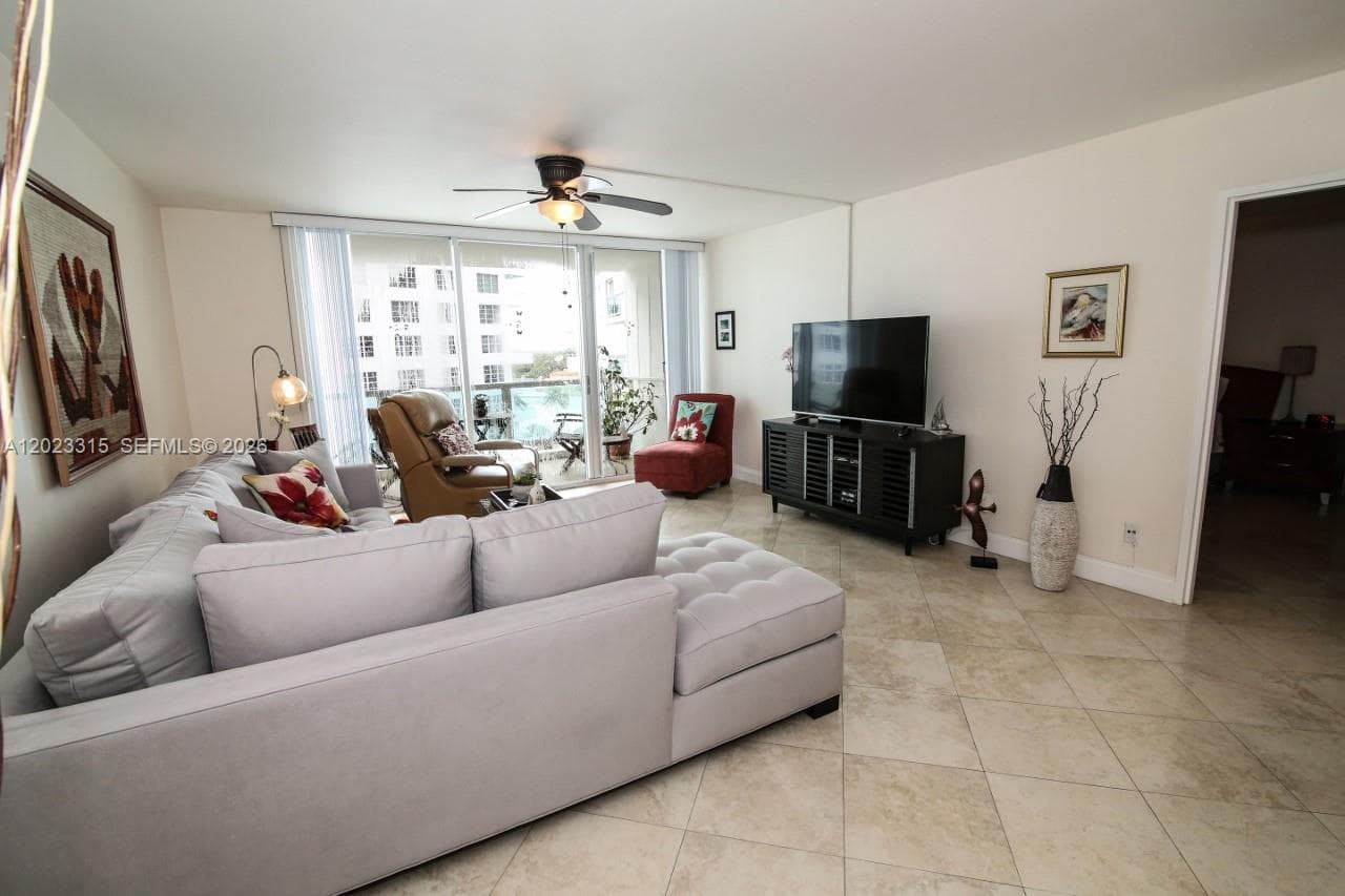 5151 Collins Ave # 827, Miami Beach FL 33140 — 7