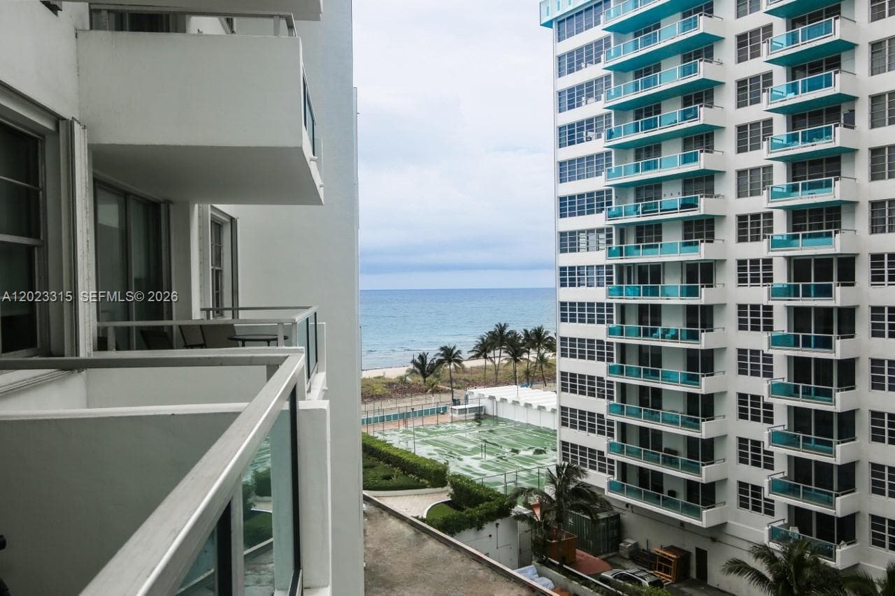 5151 Collins Ave # 827, Miami Beach FL 33140 — 14