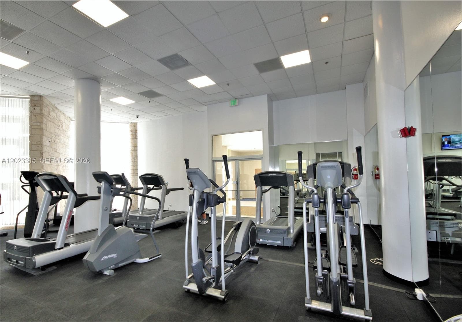 5151 Collins Ave # 827, Miami Beach FL 33140 — 40