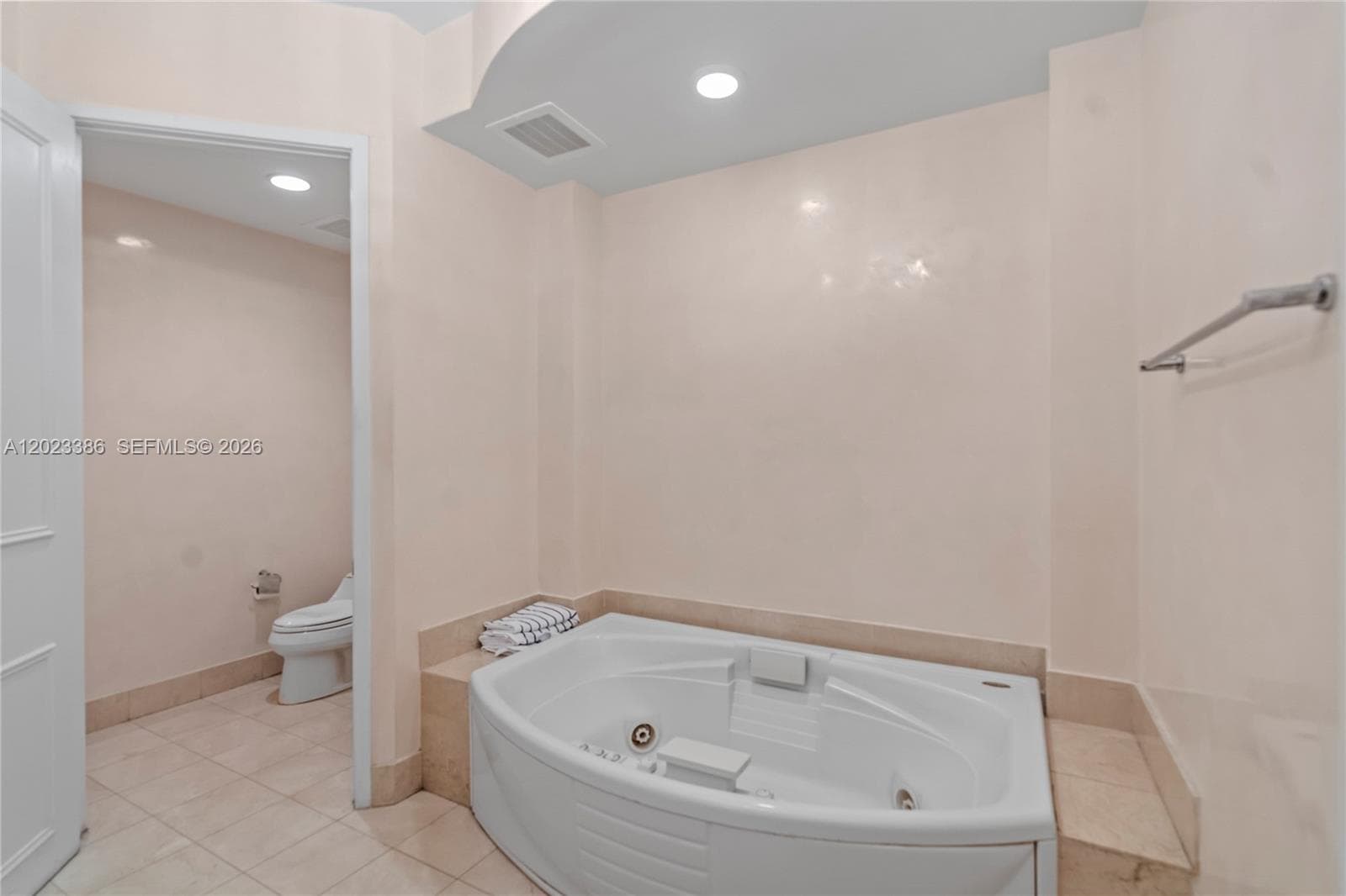 18101 Collins Ave # 1502, Sunny Isles Beach FL 33160 — 32
