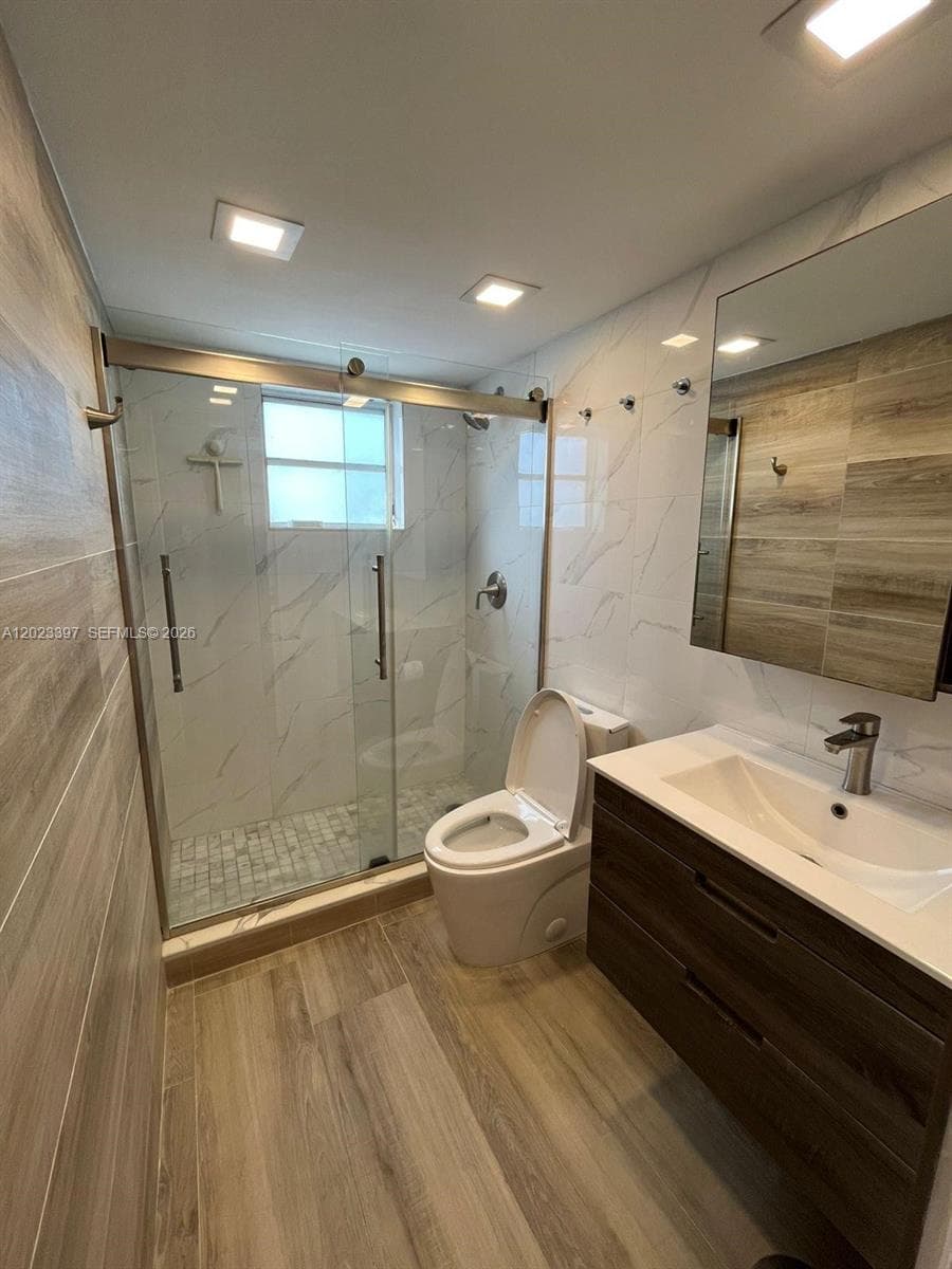 6965 Harding Ave # 401, Miami Beach FL 33141 — 6