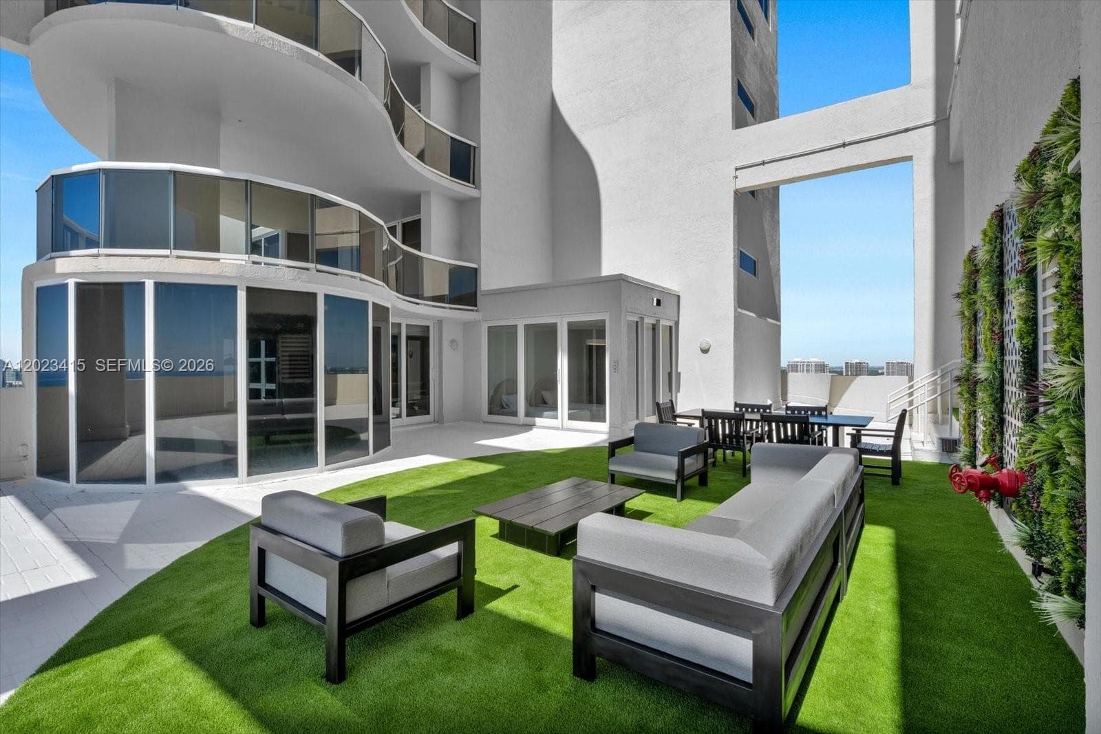 17555 Collins Ave # 3204, Sunny Isles Beach FL 33160 — 33
