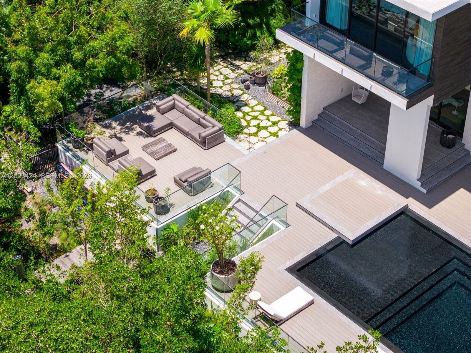 132 Paloma Dr, Coral Gables FL 33143 — 36