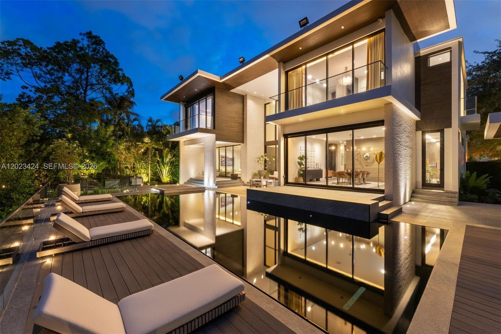 132 Paloma Dr, Coral Gables FL 33143 — 32