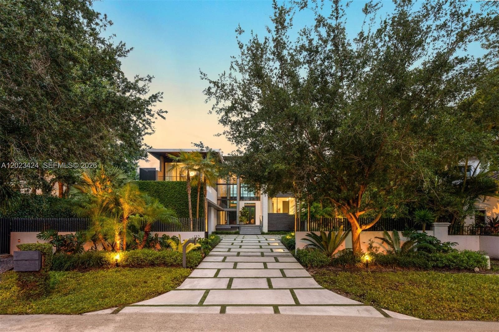 132 Paloma Dr, Coral Gables FL 33143 — 18