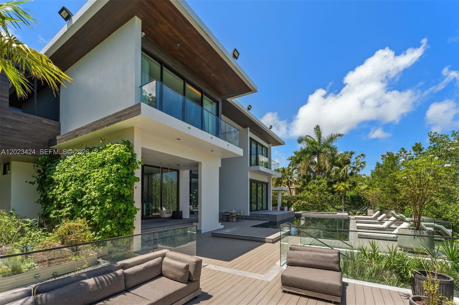 132 Paloma Dr, Coral Gables FL 33143 — 35