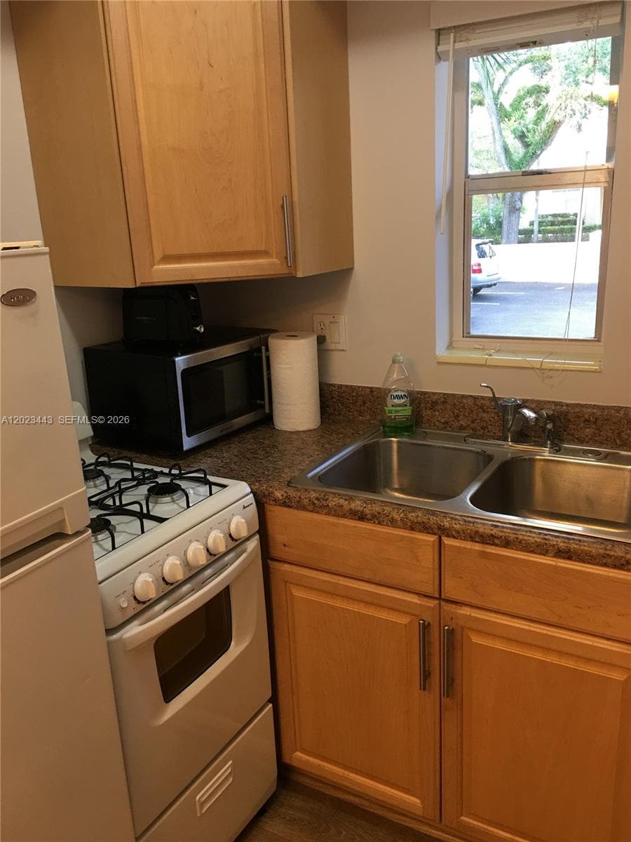 125 Edgewater Dr # 7, Coral Gables FL 33133 — 6