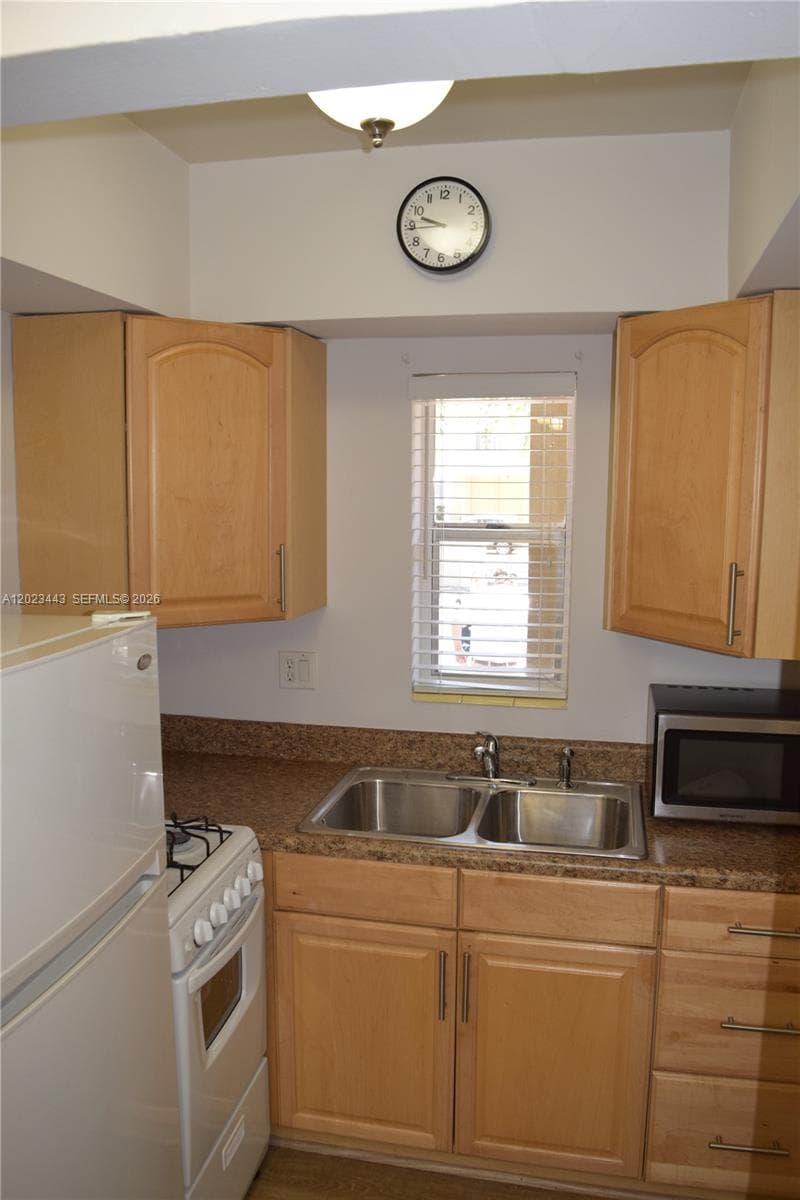 125 Edgewater Dr # 7, Coral Gables FL 33133 — 5