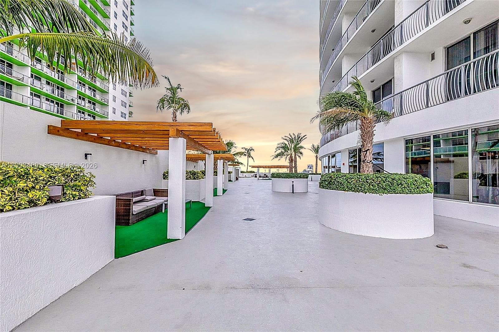 1750 N Bayshore Dr # 3809, Miami FL 33132 — 19