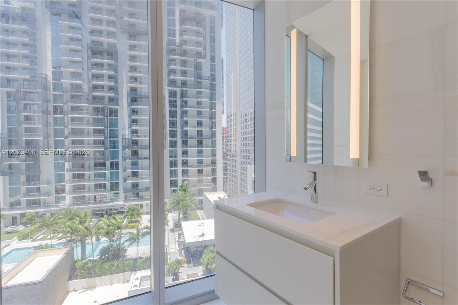 300 Biscayne Blvd Way # 1704, Miami FL 33131 — 32