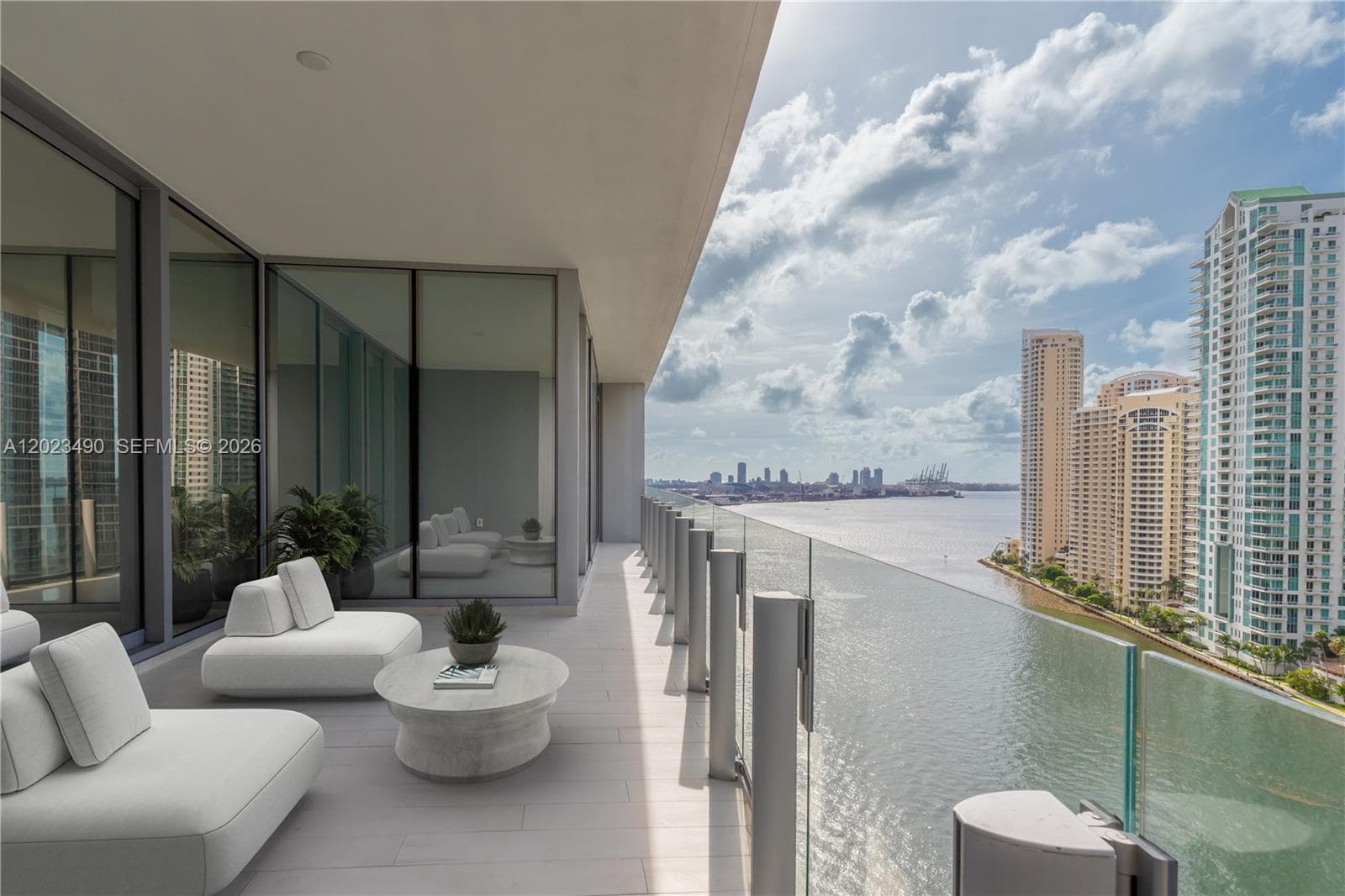 300 Biscayne Blvd Way # 1704, Miami FL 33131 — 1