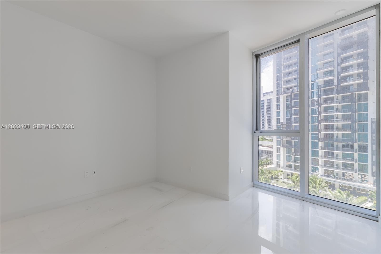 300 Biscayne Blvd Way # 1704, Miami FL 33131 — 33