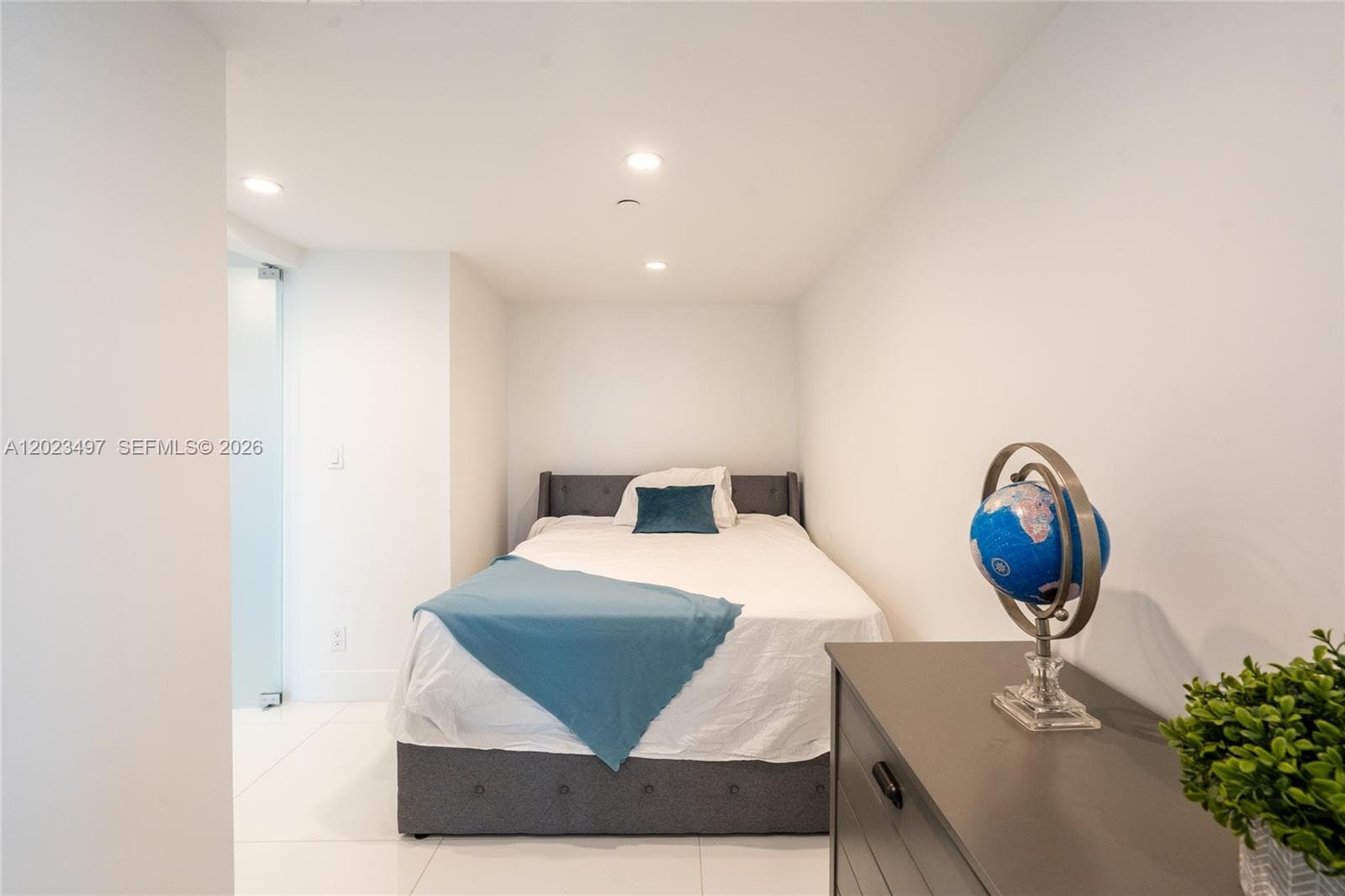 100 Lincoln Rd # 1523, Miami Beach FL 33139 — 22
