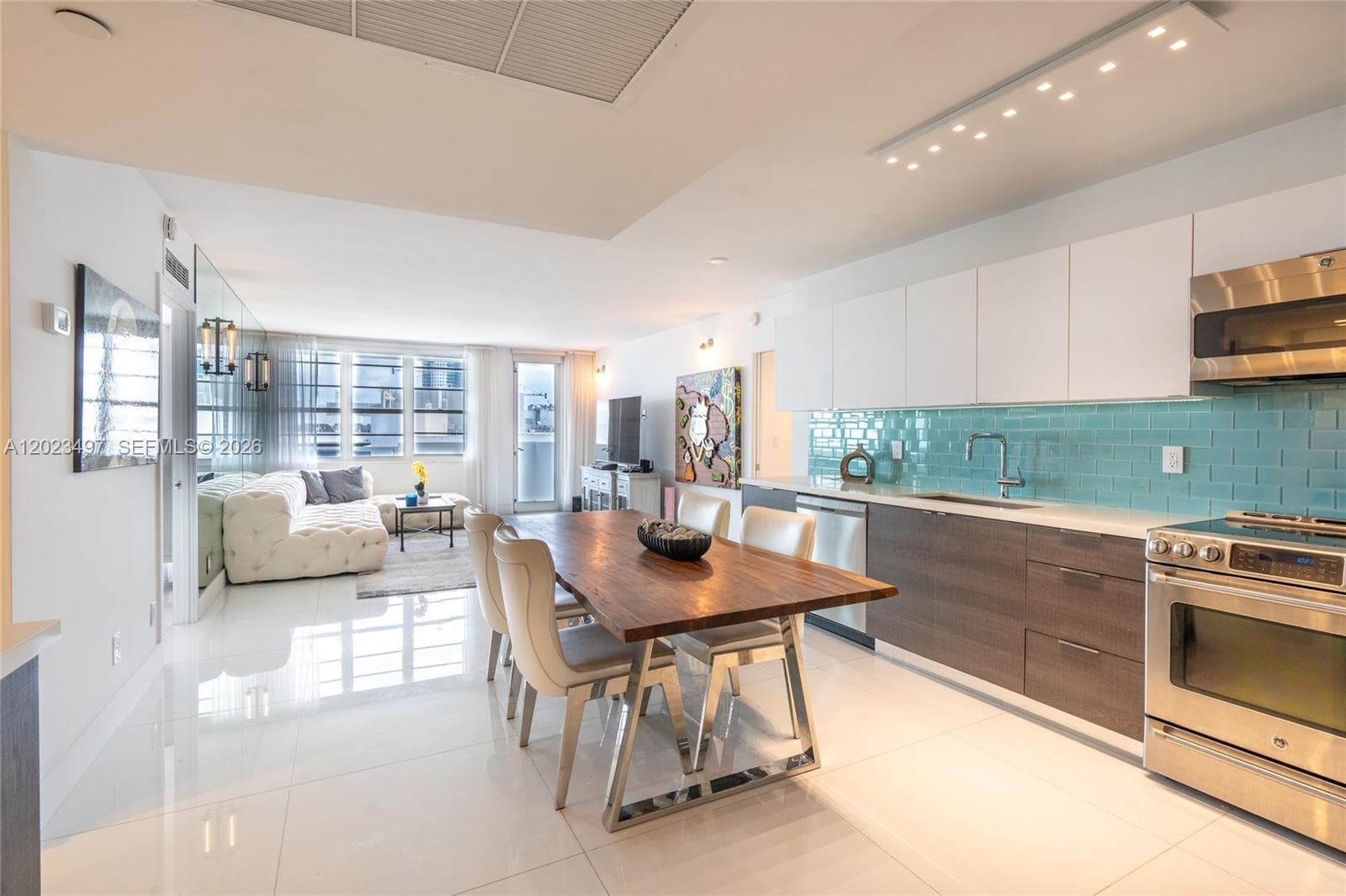 100 Lincoln Rd # 1523, Miami Beach FL 33139 — 4