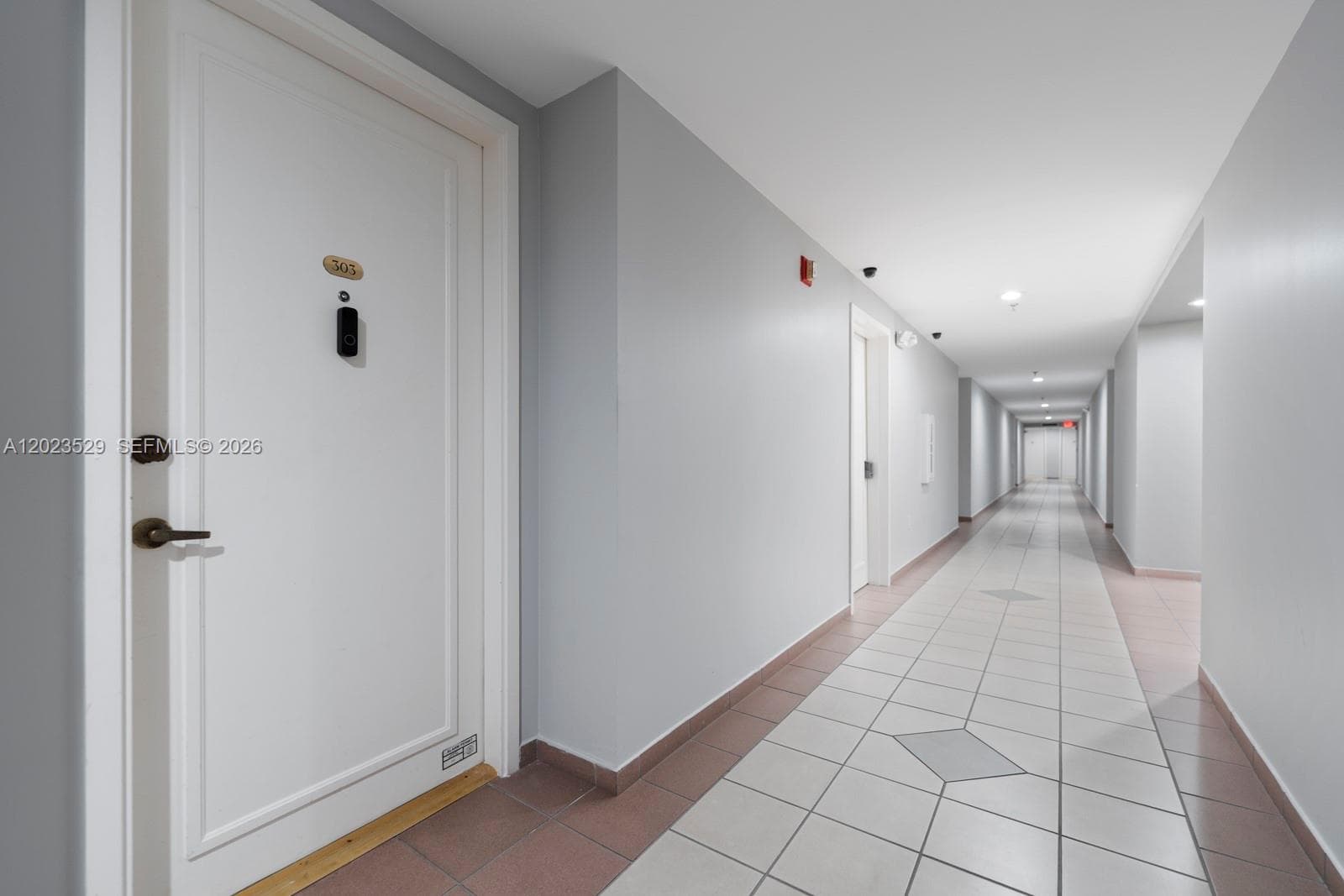 2642 Collins Ave # 303, Miami Beach FL 33140 — 27