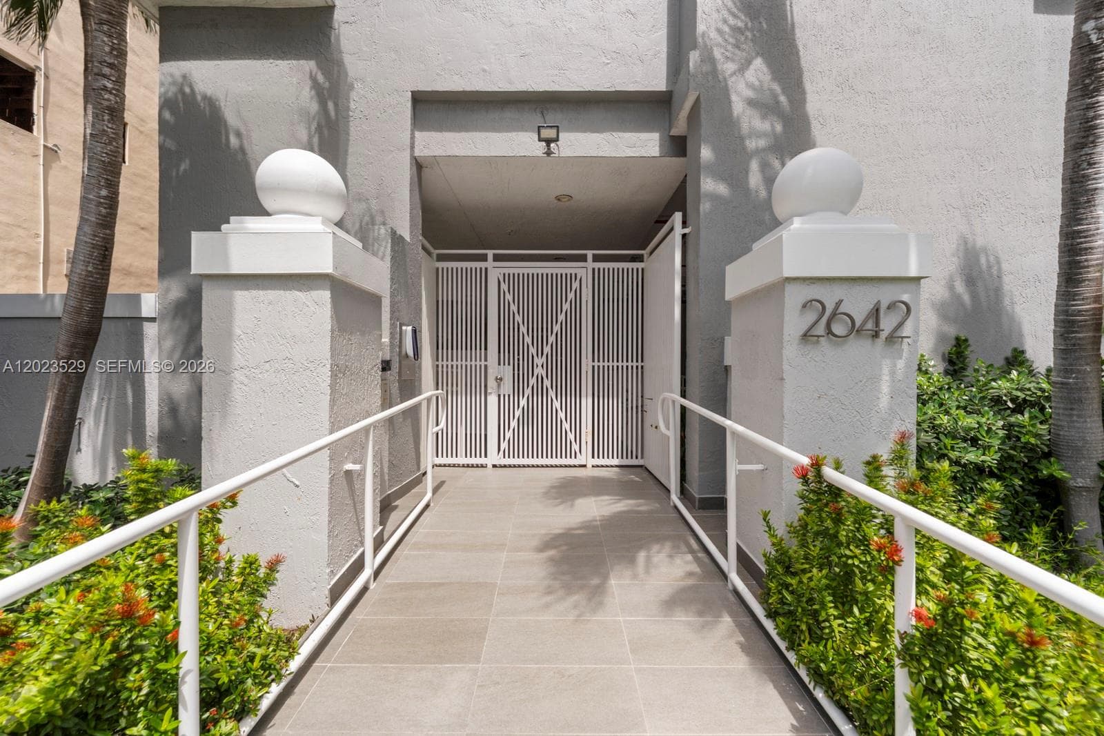 2642 Collins Ave # 303, Miami Beach FL 33140 — 35