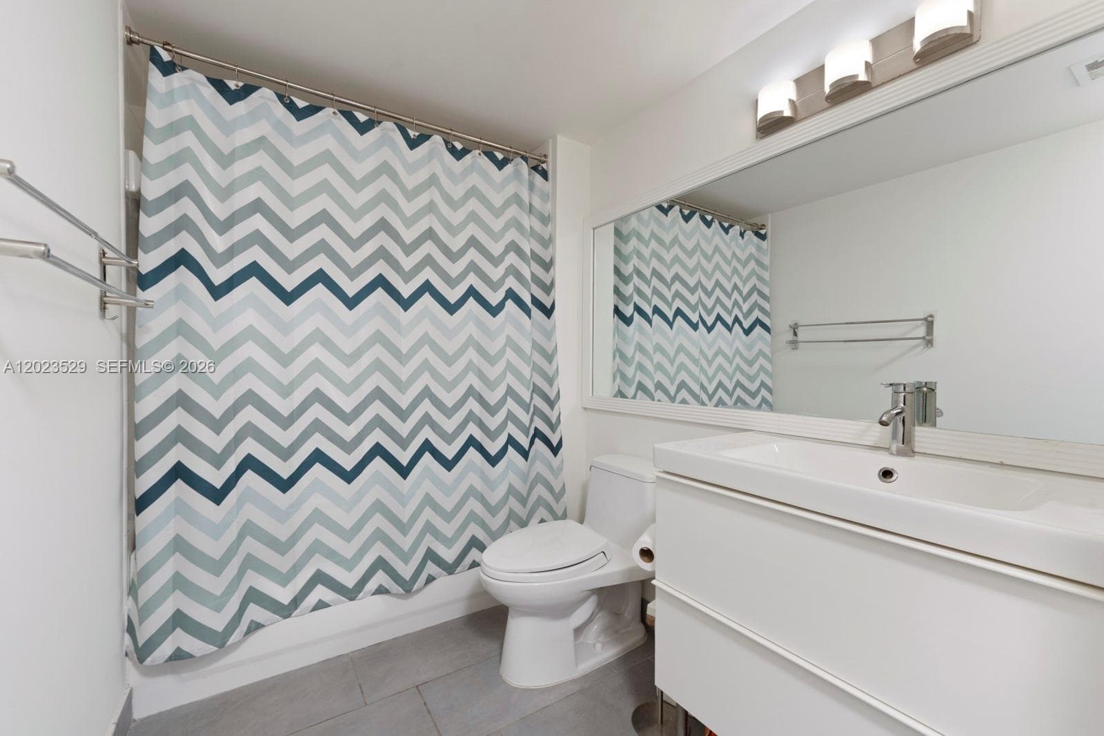 2642 Collins Ave # 303, Miami Beach FL 33140 — 21