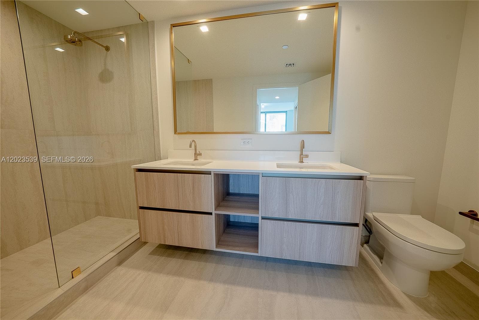 77 SE 5th St # 2203, Miami FL 33131 — 16