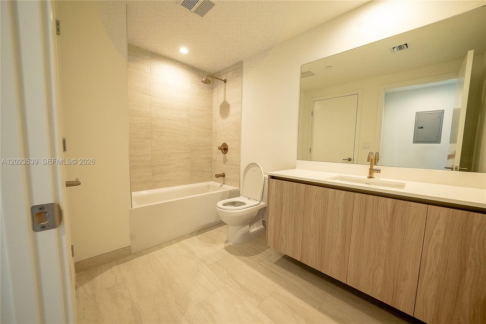 77 SE 5th St # 2203, Miami FL 33131 — 7