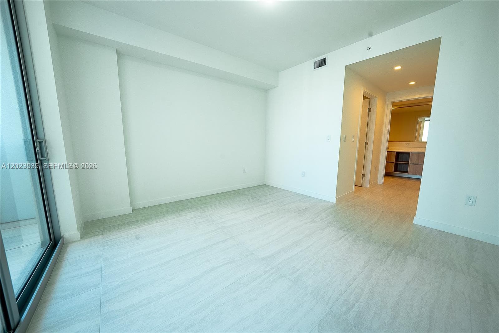 77 SE 5th St # 2203, Miami FL 33131 — 15