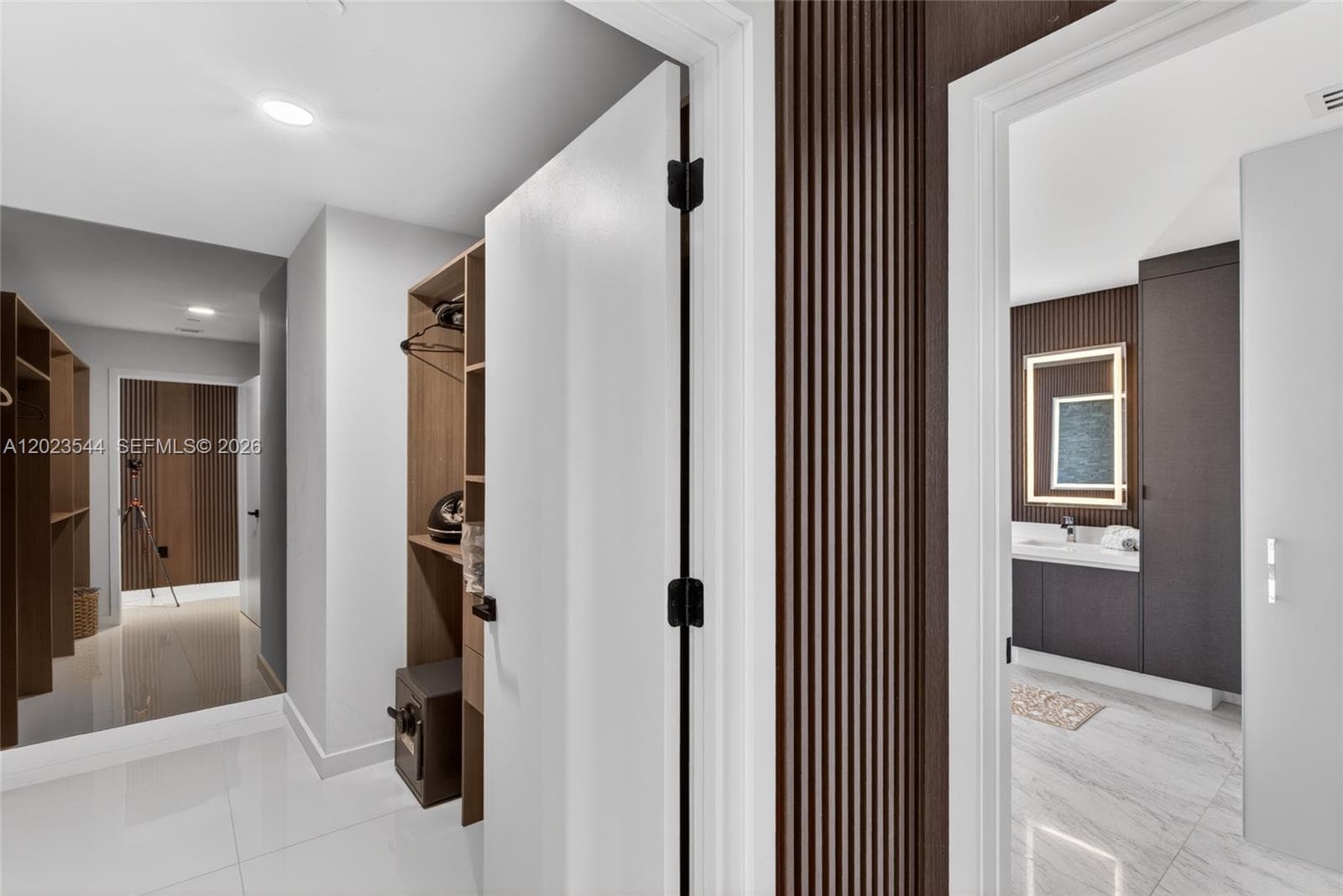 851 NE 1st Ave # 3201, Miami FL 33132 — 17