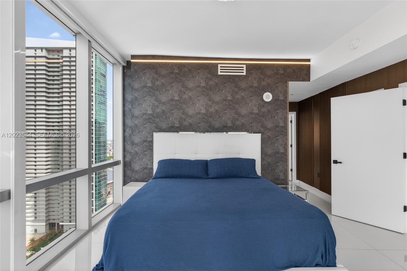 851 NE 1st Ave # 3201, Miami FL 33132 — 16
