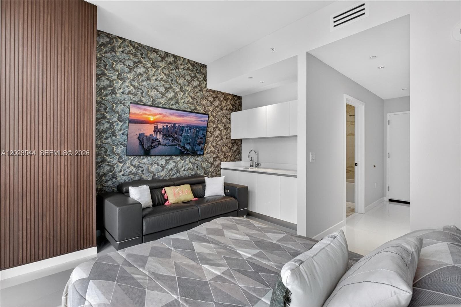 851 NE 1st Ave # 3201, Miami FL 33132 — 57