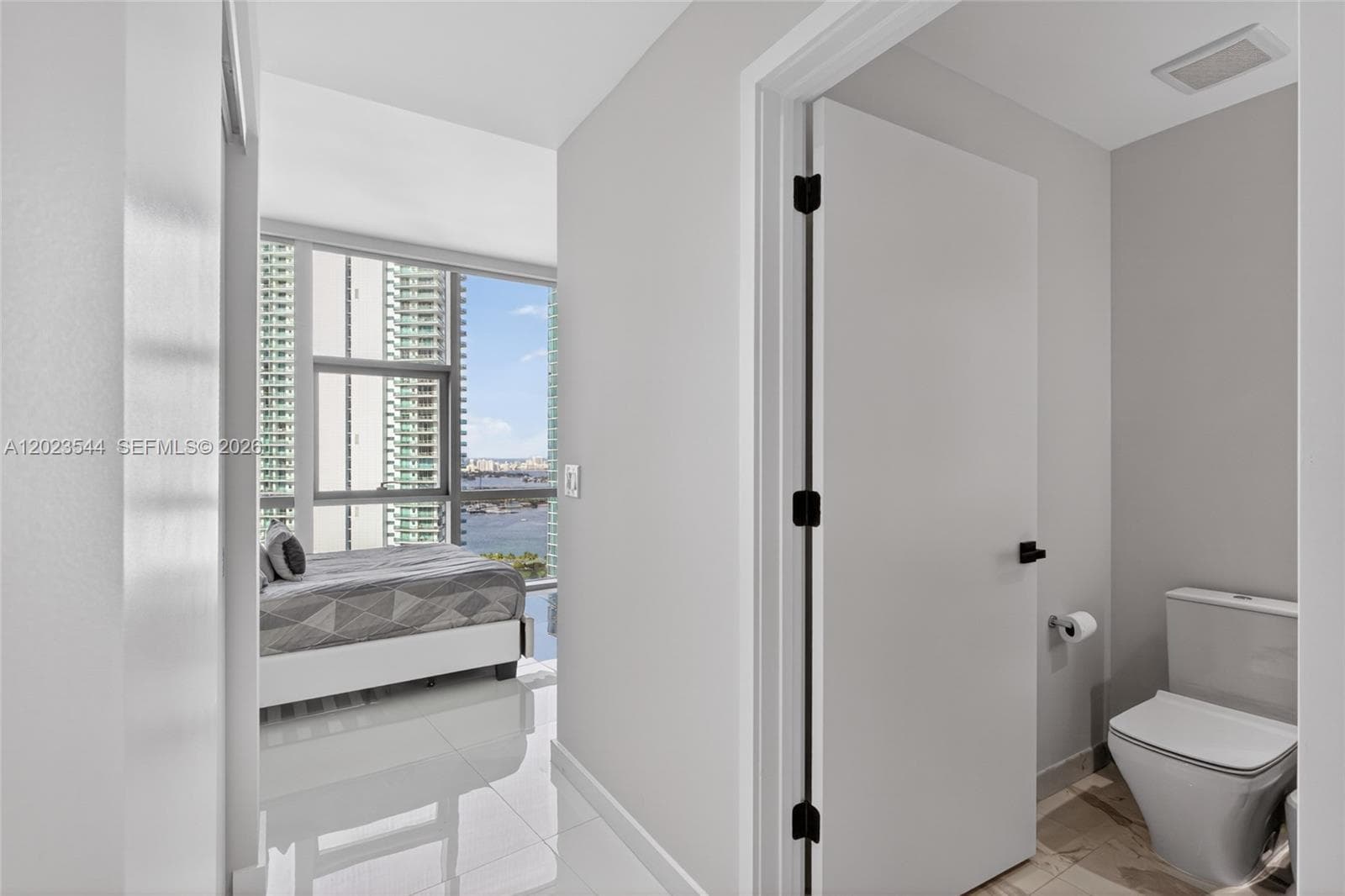851 NE 1st Ave # 3201, Miami FL 33132 — 53