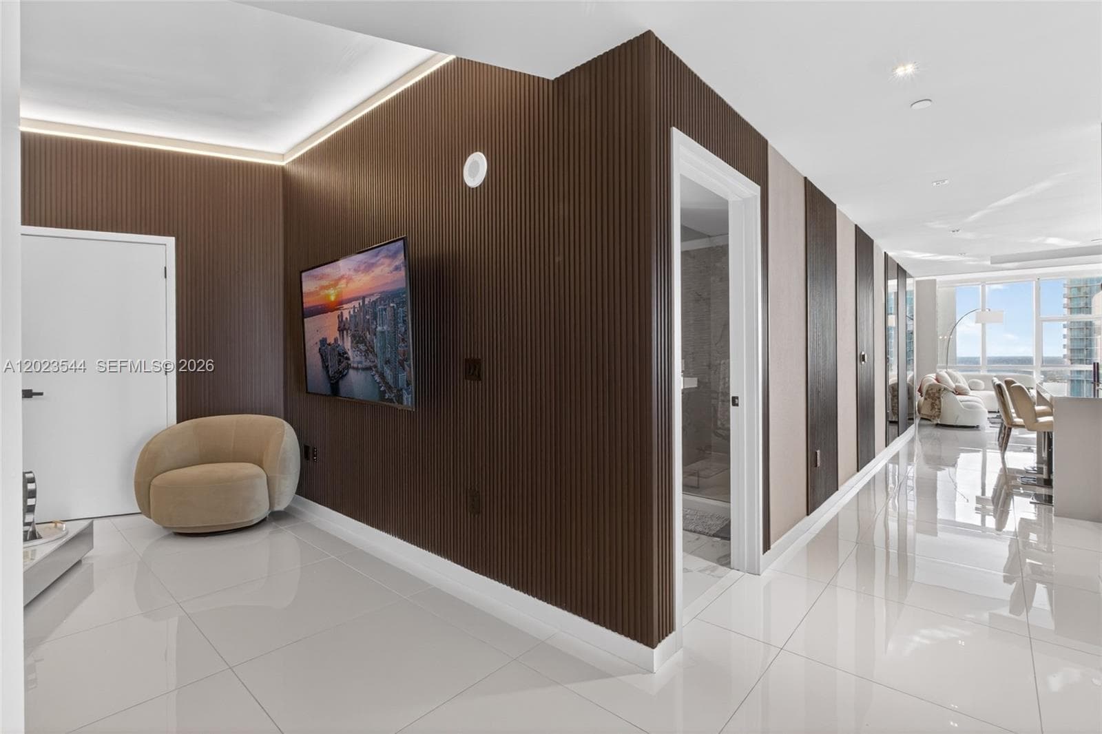 851 NE 1st Ave # 3201, Miami FL 33132 — 61