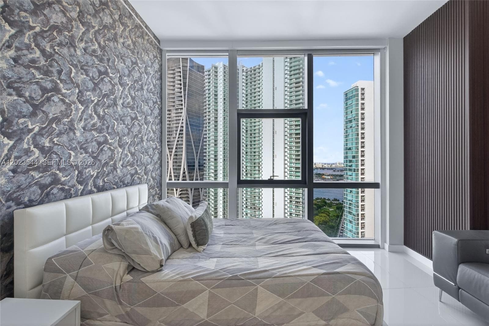 851 NE 1st Ave # 3201, Miami FL 33132 — 55