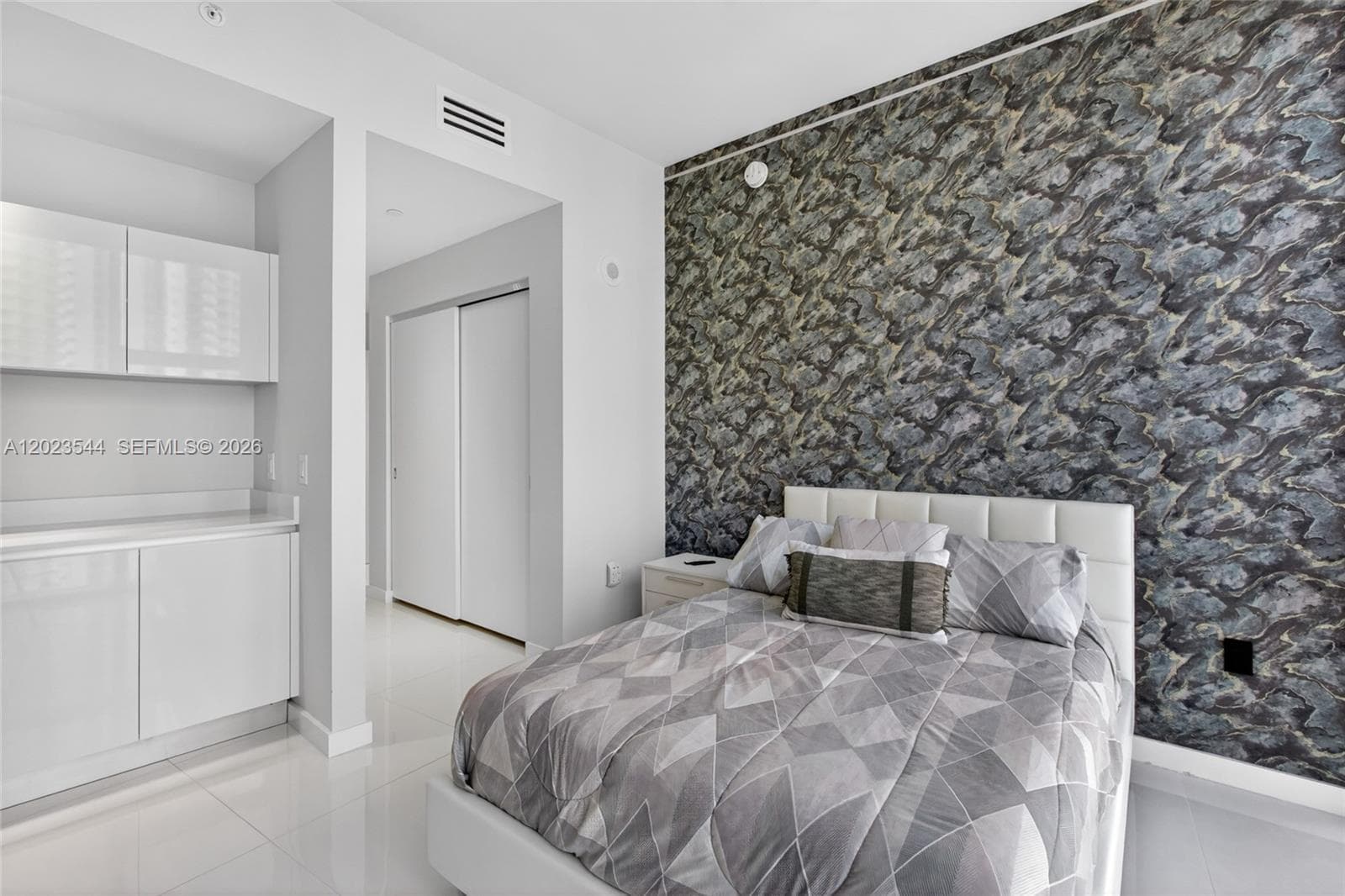 851 NE 1st Ave # 3201, Miami FL 33132 — 59